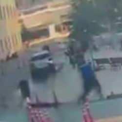 Beylikdüzü’nde hastane bahçesindeki silahlı saldırı kamerada