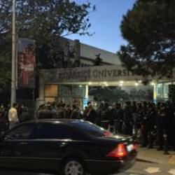 Boğazi&ccedil;i &Uuml;niversitesi'nde protestoculardan polise saldırı! Valilikten a&ccedil;ıklama