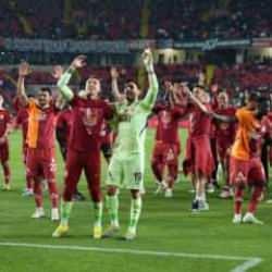 Fernando Muslera, Bülent Korkmaz'ın rekoruna ortak oldu
