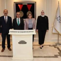 Gaziantep B&uuml;y&uuml;kşehir &ouml;nc&uuml;l&uuml;ğ&uuml;nde haydi kızlar spora projesi i&ccedil;in imzalar atıldı