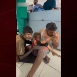 Gazze’de yürek yakan veda: Acılı baba küçük kızını son kez ayağından öptü