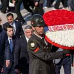 Gençlik ve Spor Bakanı Bak ile beraberindeki heyet, Anıtkabir'i ziyaret etti