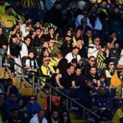 Fenerbahçe tribünleri sadece 1 futbolcusunu alkışladı