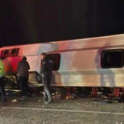 Kahramanmaraş'ta kontrolden &ccedil;ıkan minib&uuml;s devrildi: 1 &ouml;l&uuml;, 19 yaralı