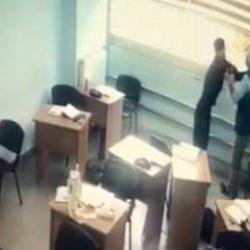 Kocaeli'de kurs merkezinde dehşet: Sınıfa bıçak ve sopayla girip öğrenciye saldırdı