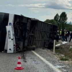 Konya'da yolcu otobüsü devrildi: Yaralılar var!