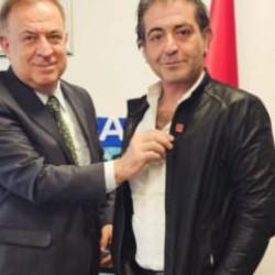 MasterChef'in &uuml;nl&uuml; şefi siyasete atıldı! İşte yeni partisi