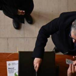 Portekiz'de erken genel se&ccedil;im! 10,8 milyon se&ccedil;men sandık başında