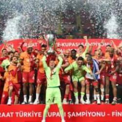 Seremonide Hacıosmanoğlu'na flaş tepki! Elini sıkmadı