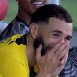Suudi Arabistan'da görülmemiş pozisyon! Benzema kahkalara boğuldu