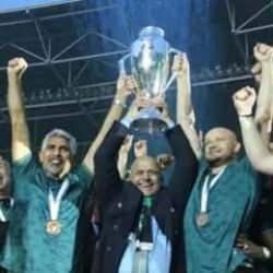 Takımdan ayrılacağını açıklamıştı, resmileşti! Şampiyon hoca veda etti