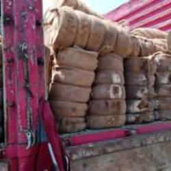 Tonlarca bozulmuş ve etiketsiz &uuml;r&uuml;n imha edildi