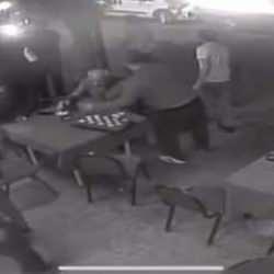 Bir ilçeyi ayağa kaldıran cinayet! Yüzlerce kişinin gözü önünde katliam yaptı