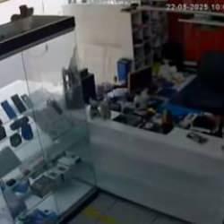 Adana'da batarya bomba gibi patladı! O anlar kameraya yansıdı 