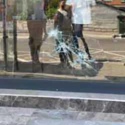 AK Parti İlçe Başkanlığı binasına saldırı