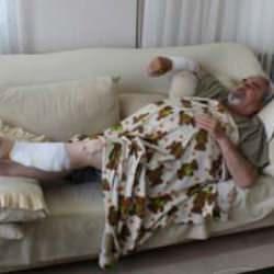 Aksaray’da yaşlı adam dehşeti yaşadı! Koluna 40, bacağına 36 dikiş