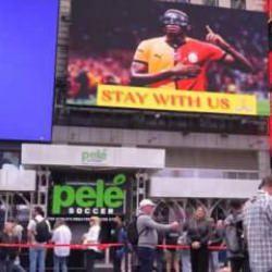 Amerikalıları şaşırtan görüntü! New York'ta dev ekrandan Osimhen'e mesaj