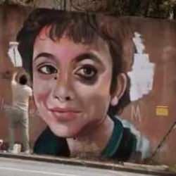 Azerbaycanlı ressam, öldürülen Minguzzi'nin portresini ve kaykayını duvara resmetti