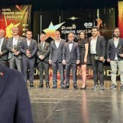 Bağcılar Belediye Başkanı Yıldız'a Gen&ccedil;lik &Ouml;zel &Ouml;d&uuml;l&uuml;