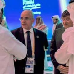 Bakan Şimşek, Doha'da Türkiye'deki yatırım fırsatlarını anlattı
