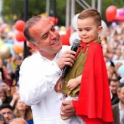 Binlerce kişi Ali Asaf i&ccedil;in buluştu, g&ouml;ky&uuml;z&uuml;ne balon u&ccedil;urdu