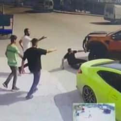 Böyle şaka mı olur! Kamyoneti ile arkadaşına çarptı