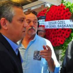 CHP lideri Özgür Özel, cenazeye katıldı
