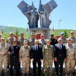 Bing&ouml;l'de 33 şehit asker anıldı