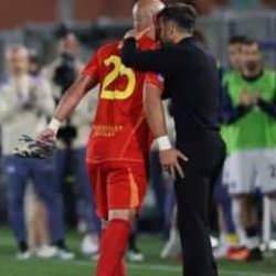Futbolu bırakan efsane kaleci son maçında kırmızı kart gördü