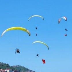 Giresun'da paramotor kazası: Denize d&uuml;şt&uuml;