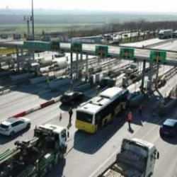 İstanbul'da s&uuml;r&uuml;c&uuml;ler dikkat! Avcılar gişeleri yıkılıyor, tam 6 g&uuml;n kapalı olacak...