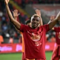 Herkes Avrupa beklerken Osimhen'den sürpriz karar! 3 yıllık sözleşme imzaladı iddiası