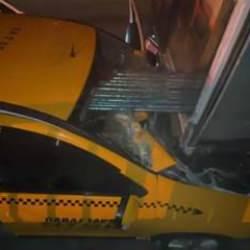 Ticari taksi, kamyonete ok gibi saplandı: 1 ölü, 1 yaralı