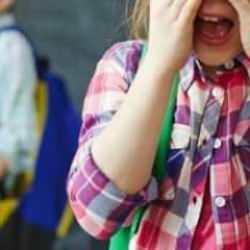 Akran zorbalığı şiddete dönüştü! Kız öğrencinin sırtı defalarca makasla yaralandı!