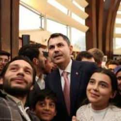 Bakan Kurum'a Konya'da sevgi seli: Seni alnından öpeceğim