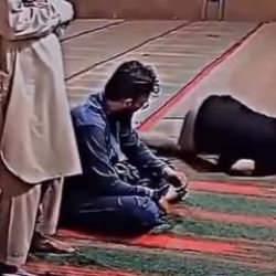 Camiide namaz kılarken hayatını kaybetti