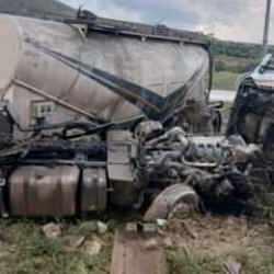 Doğanşehir’de tanker tarlaya devrildi, sürücü yaralandı