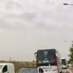 Düğün konvoyunda yine aynı görüntü! Kazaya ramak kaldı...