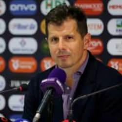 Emre Belözoğlu kameralar önünde para istedi