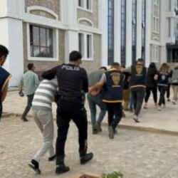 Fuhuş operasyonunda 3 şahıs tutuklandı