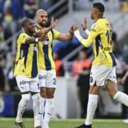 Tepkilerin altında kariyer rekorunu kırdı!