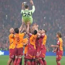 Tarihi anlar! Muslera başladığı gibi bitirdi