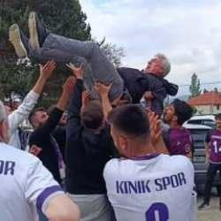 246 kişilik köyün takımı bir ilki başardı: Genci yaşlısı sokaklara döküldü