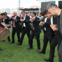 25 yıl sonra 1. Lig'e yükseldiler! Halaylarla kutladılar