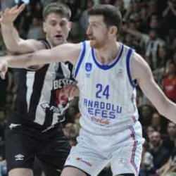 Anadolu Efes'ten Beşiktaş'a 3 sayılık darbe