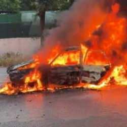 Avcılar'da otomobil alev alev yandı! 