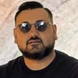 Aracıyla bahçe duvarına çarptı! Acı ölüm