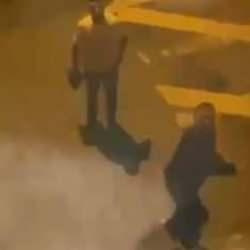 Bayrampaşa’da boşanma aşamasındaki eşinin yakınları evi bastı, camları taşladı