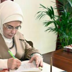 Emine Erdoğan, Türk Kızılay'a kurban bağışında bulundu