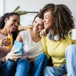 Eskiden evde misafir varken yaptığınız 3 ayıp davranış artık sıradan sayılıyor!